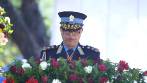 अवकास भएका प्रहरी महानिरीक्षक खापुङलाई विदेश भ्रमणमा रोक