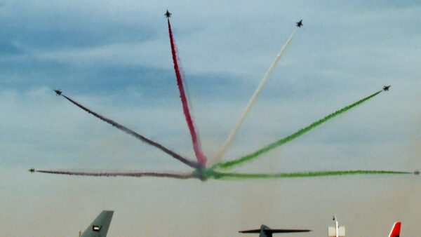 दुबई एयर शो २०२५ मा प्रभावशाली हवाई प्रदर्शन