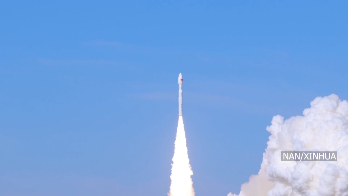 चीनद्वारा लिजियान–१ रकेट प्रक्षेपण