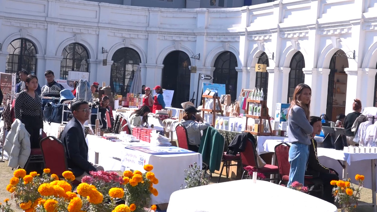 स्वदेशी उत्पादन प्रवद्र्धन गर्न ललितपूरमा ‘स्वदेशी बजार’ प्रर्दशनी