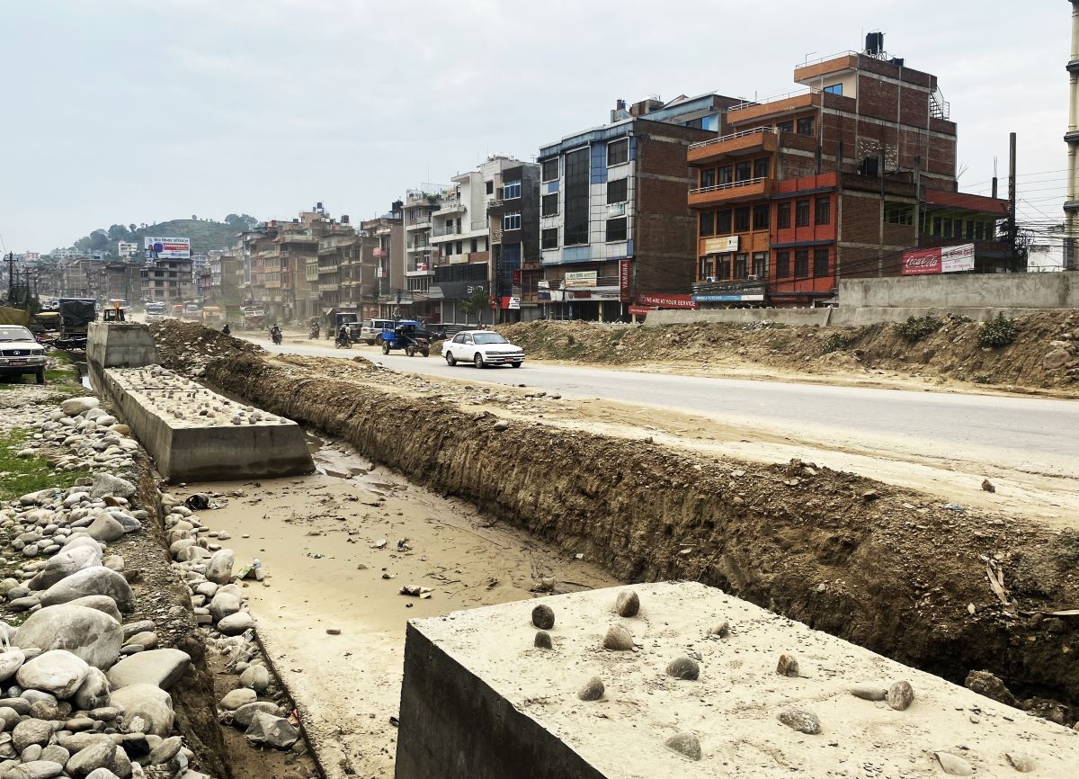 साँगा–धुलिखेल सडकः पुलबजार खण्डमा स्तरोन्नति सुरु